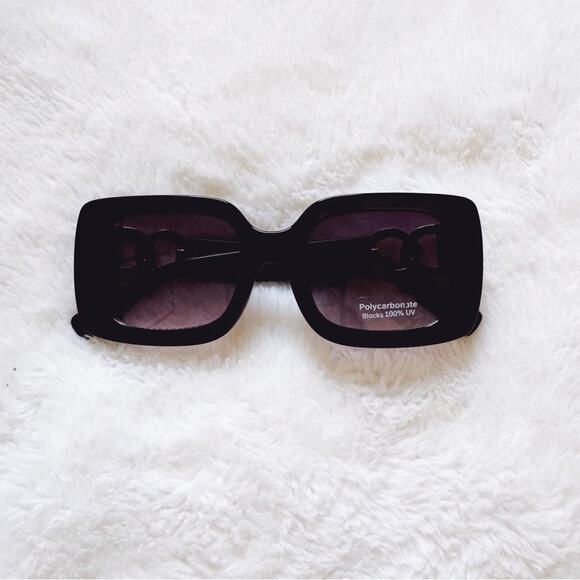 Stylens Accessories - Camille Black Oversized Square Sunglasses